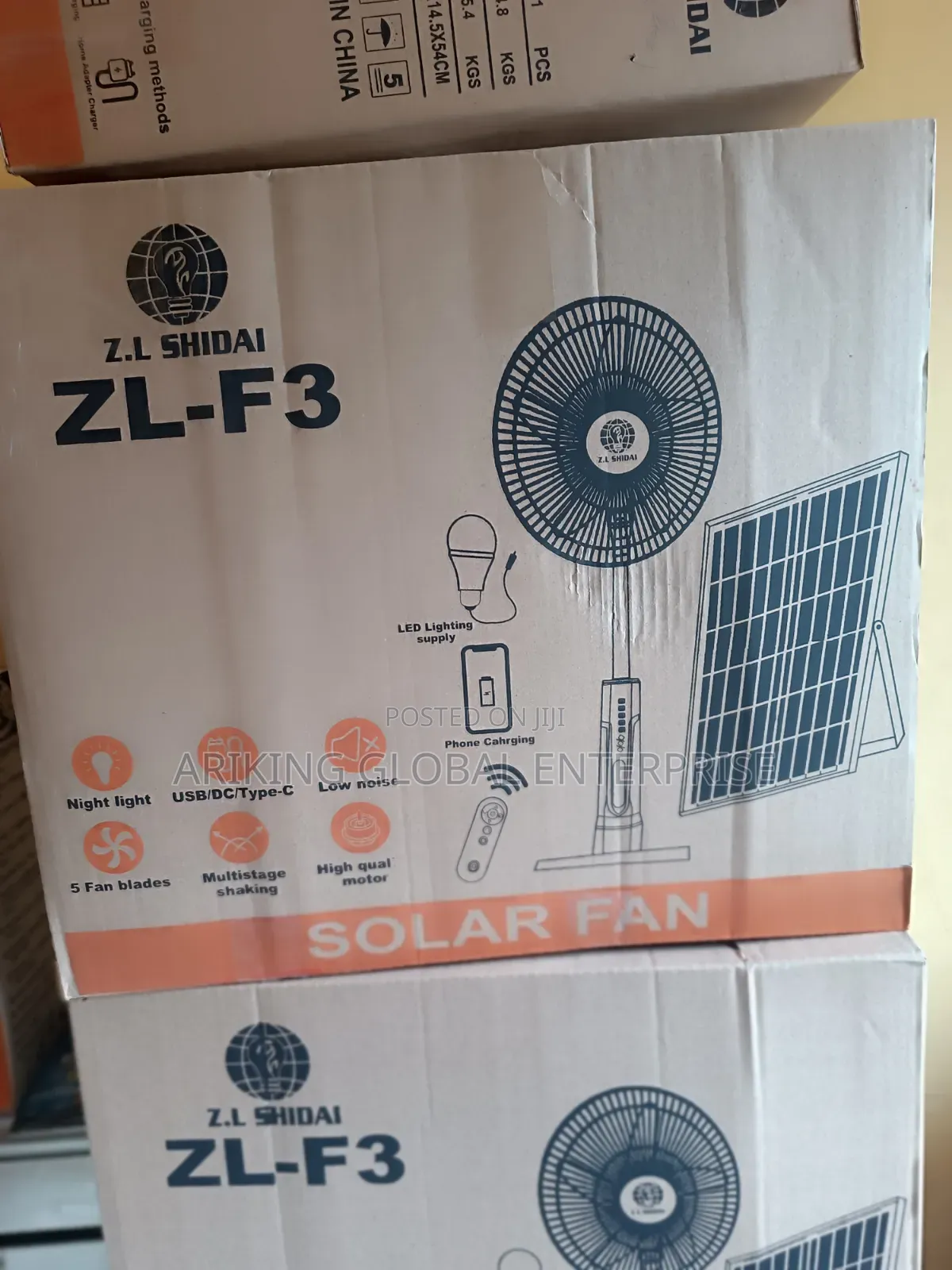 5-Blade Rechargeable Solar Fan With Remote Control