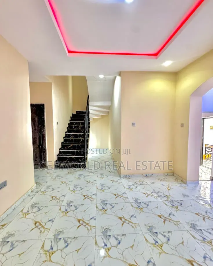3bdrm Duplex in Kolapo Ishola Gra, Akobo for rent
