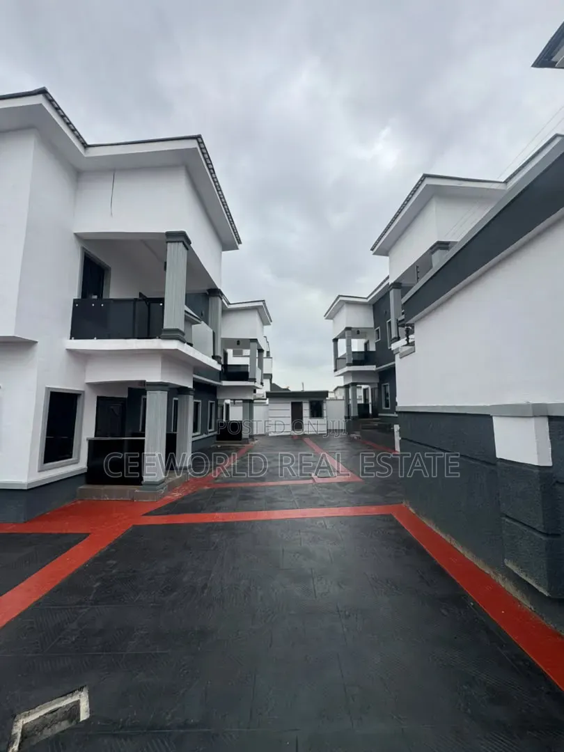 3bdrm Duplex in Kolapo Ishola Gra, Akobo for rent