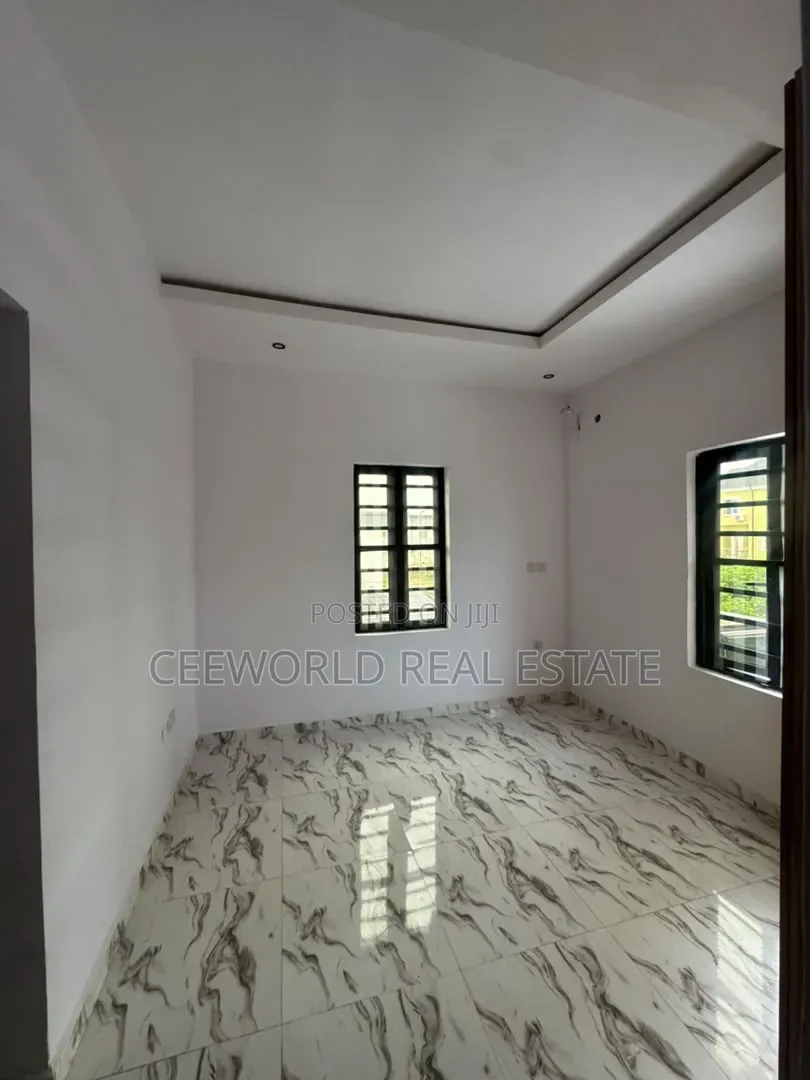3bdrm Duplex in Kolapo Ishola Gra, Akobo for rent