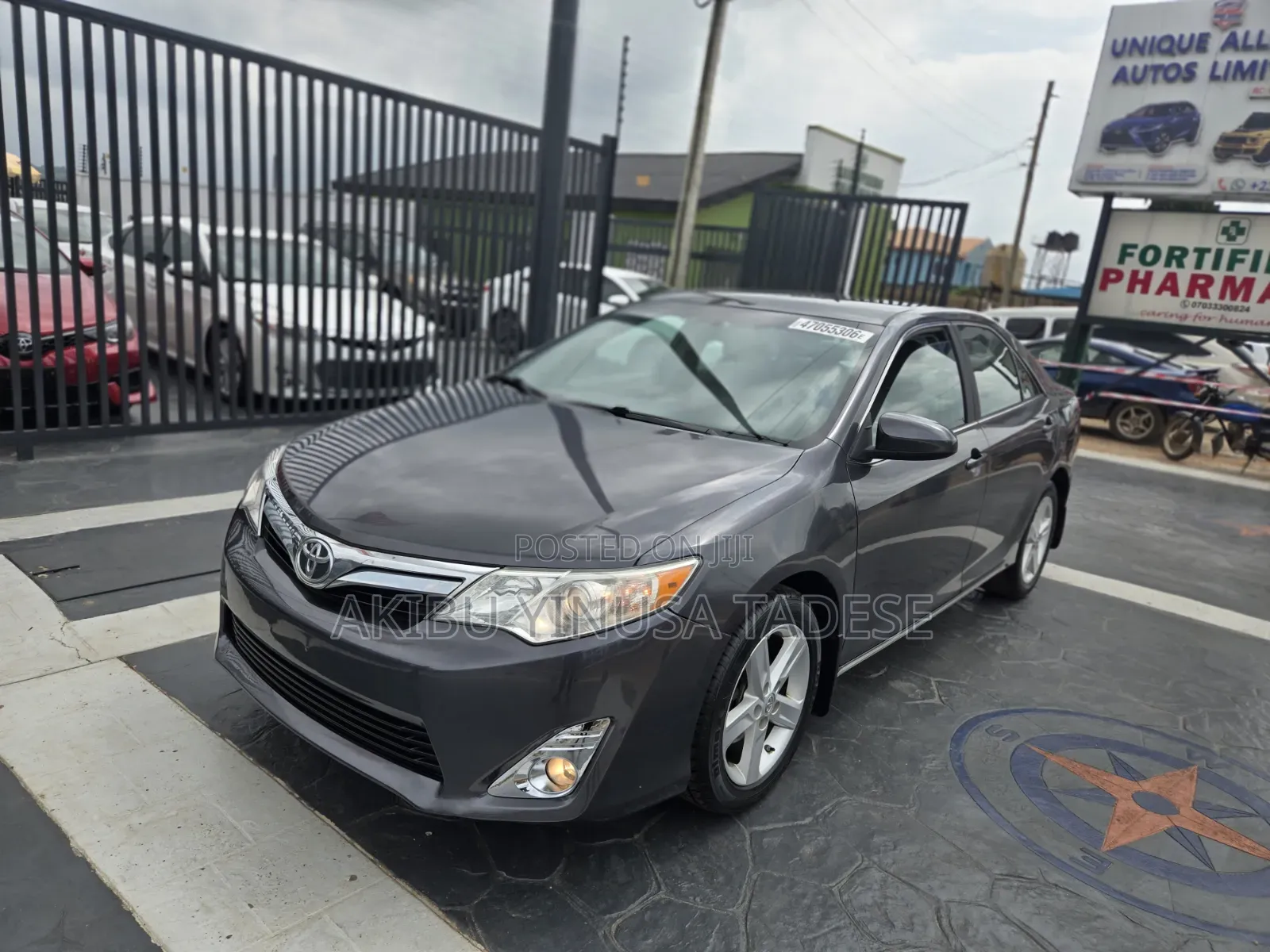 Toyota Camry LE 4dr Sedan (2.5L 4cyl 6A) 2012 Gray