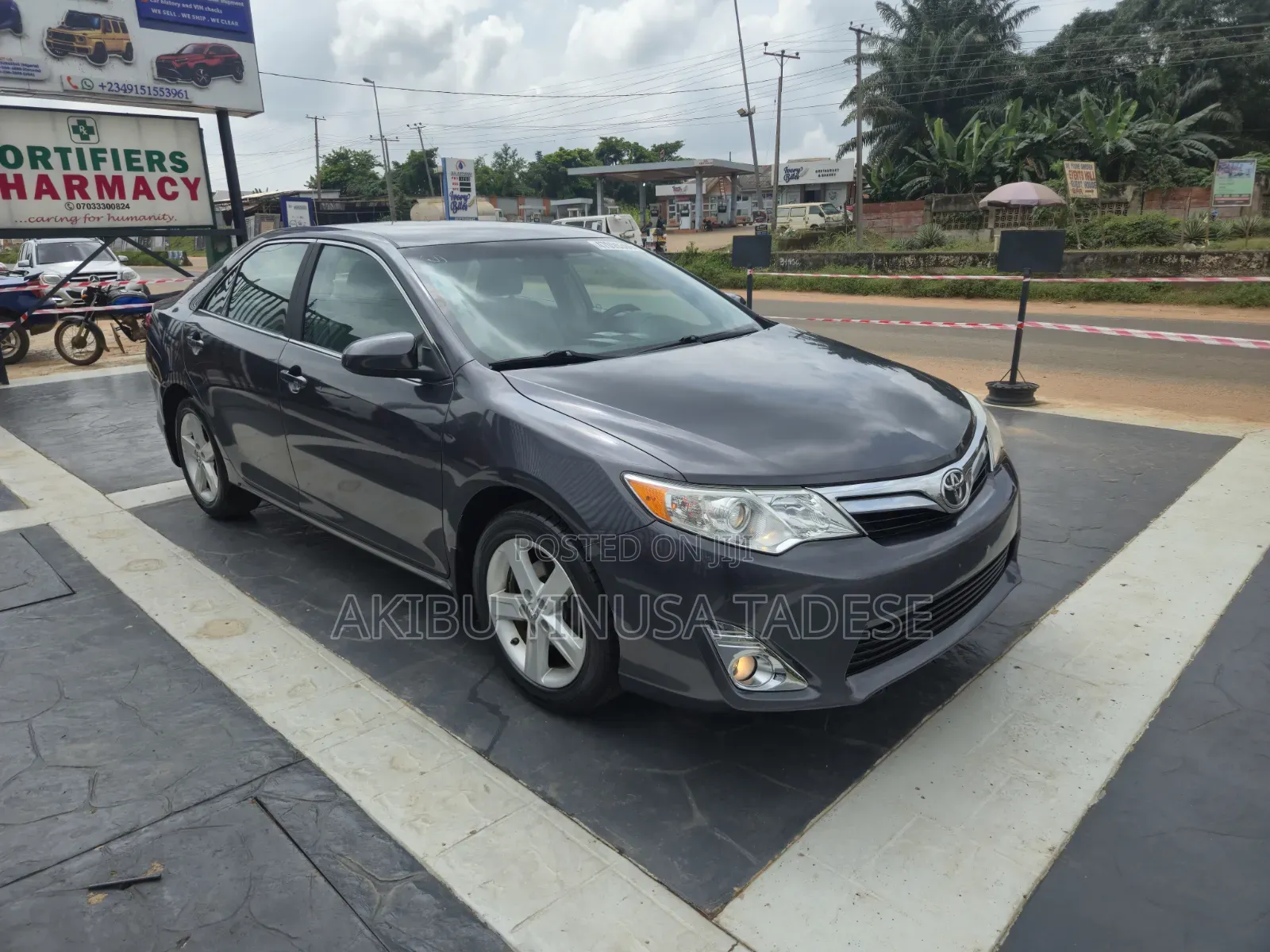 Toyota Camry LE 4dr Sedan (2.5L 4cyl 6A) 2012 Gray