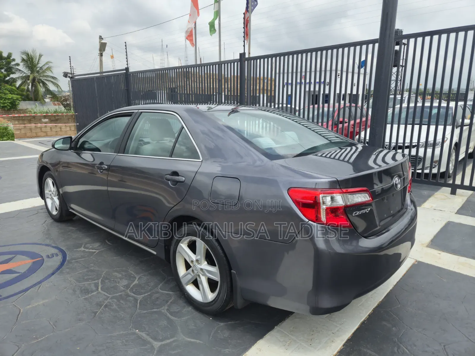 Toyota Camry LE 4dr Sedan (2.5L 4cyl 6A) 2012 Gray