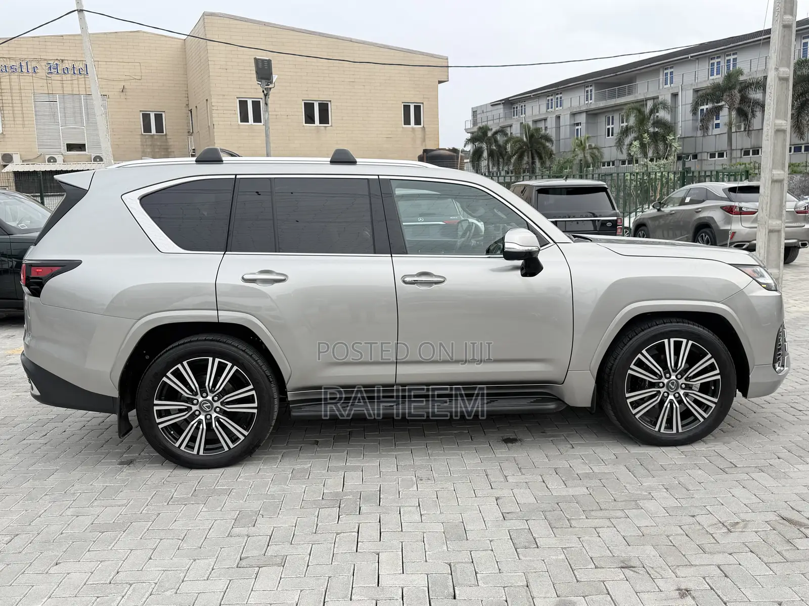 Lexus LX 600 2023 Gold
