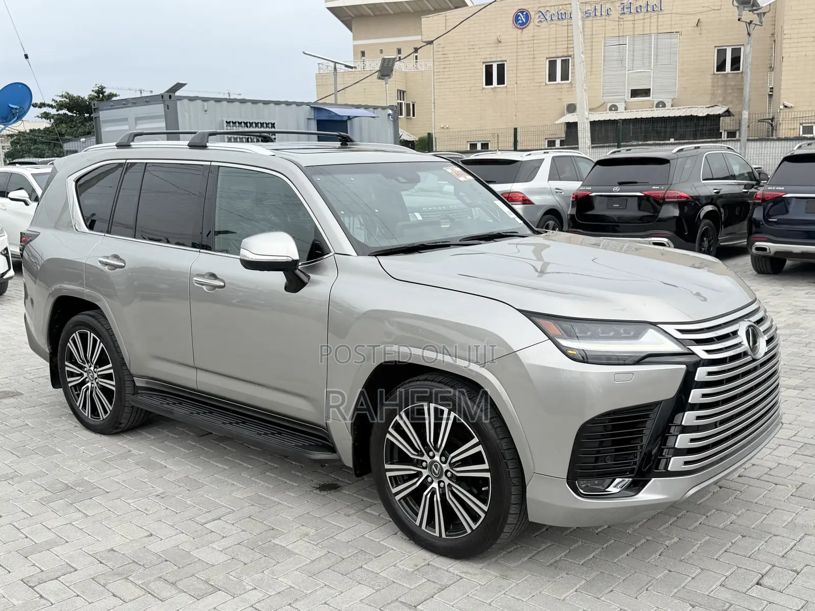 Lexus LX 600 2023 Gold