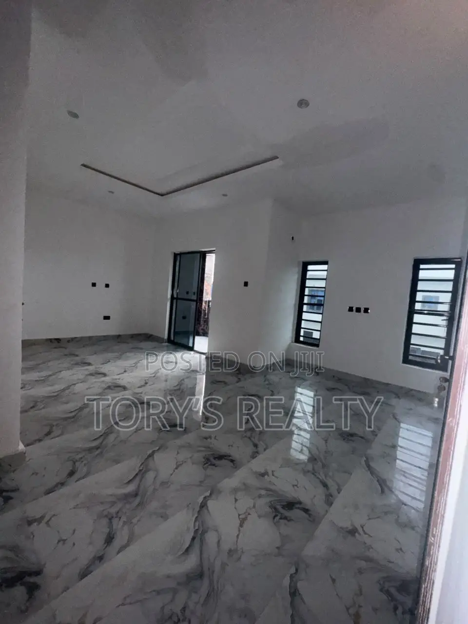 4bdrm Duplex in Lekki Phase 2 for sale