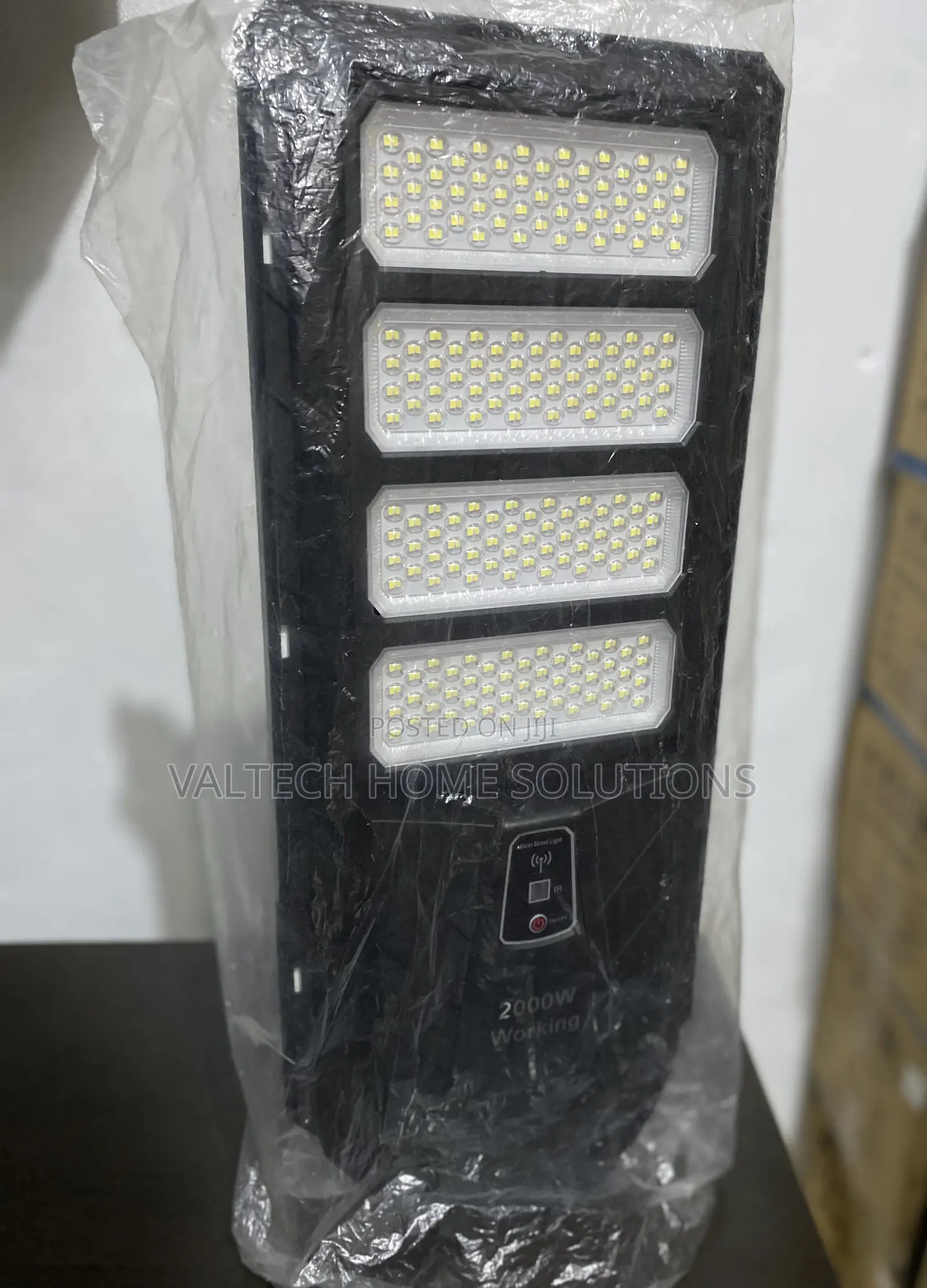 Premium 2000W Black Solar Street Light With Remote