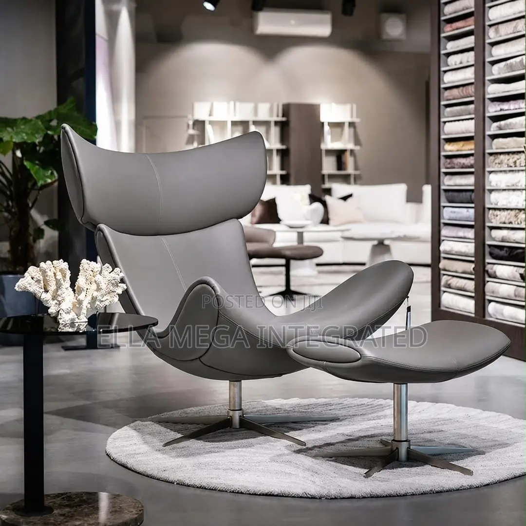 Lounge/ Accent Chair With Foot Rest