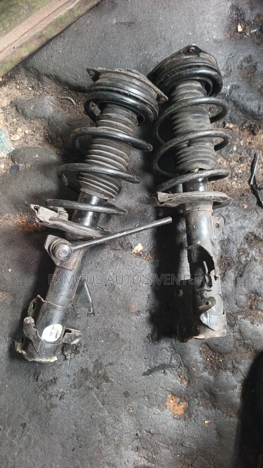 Shock Absorbers Nissan Juke 2015