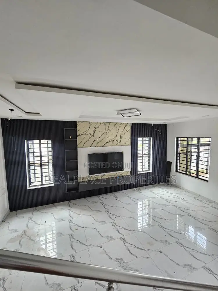 4bdrm Duplex in Lekki for sale