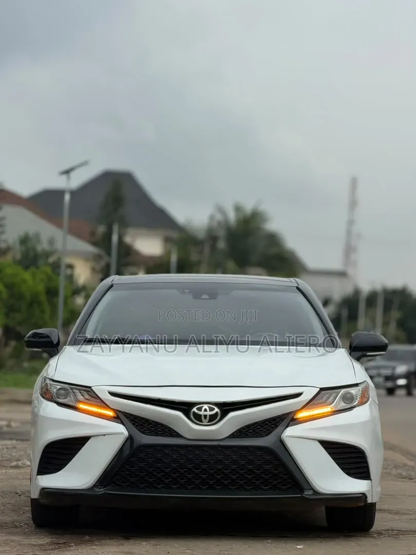 Toyota Camry 2019 White