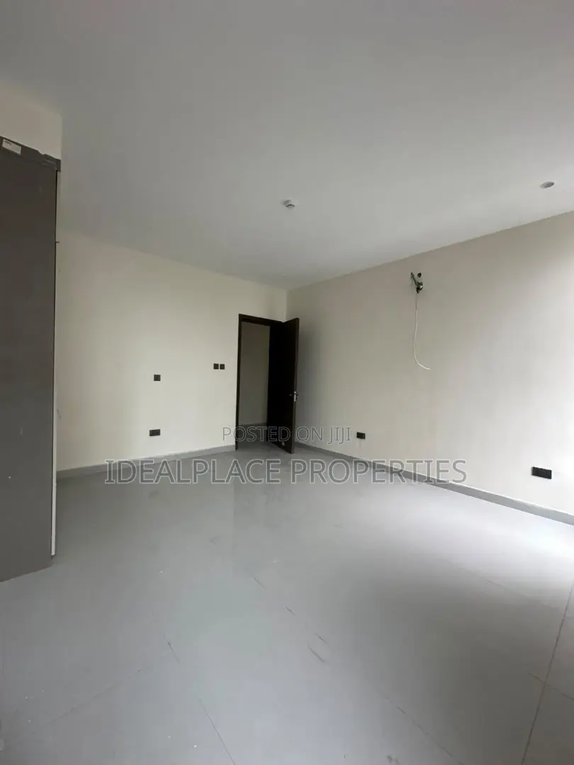 2bdrm Apartment in Lekki Phase 1 for sale