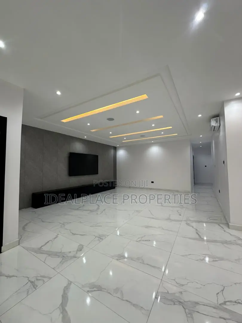 2bdrm Apartment in Lekki Phase 1 for sale