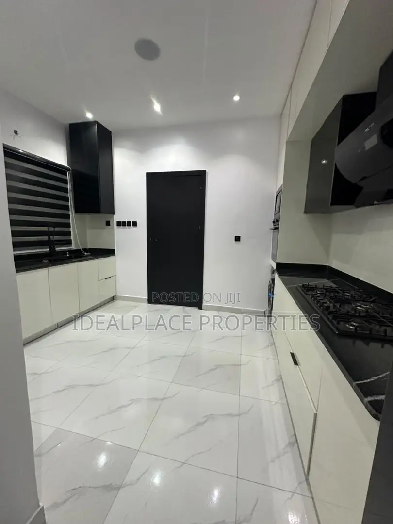 2bdrm Apartment in Lekki Phase 1 for sale