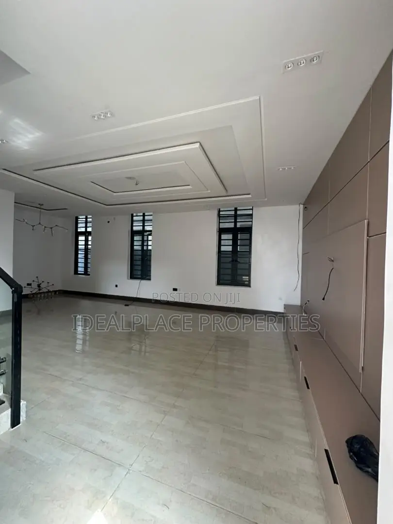 5bdrm Duplex in Lekki Phase 1 for sale