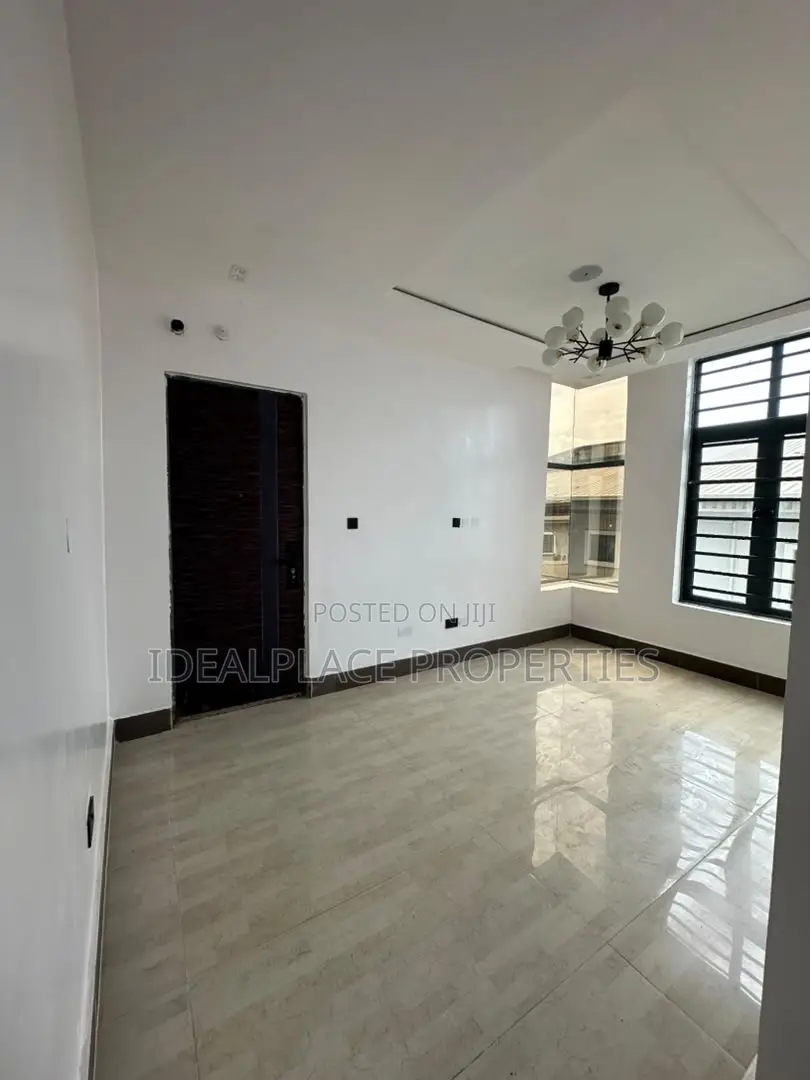 5bdrm Duplex in Lekki Phase 1 for sale