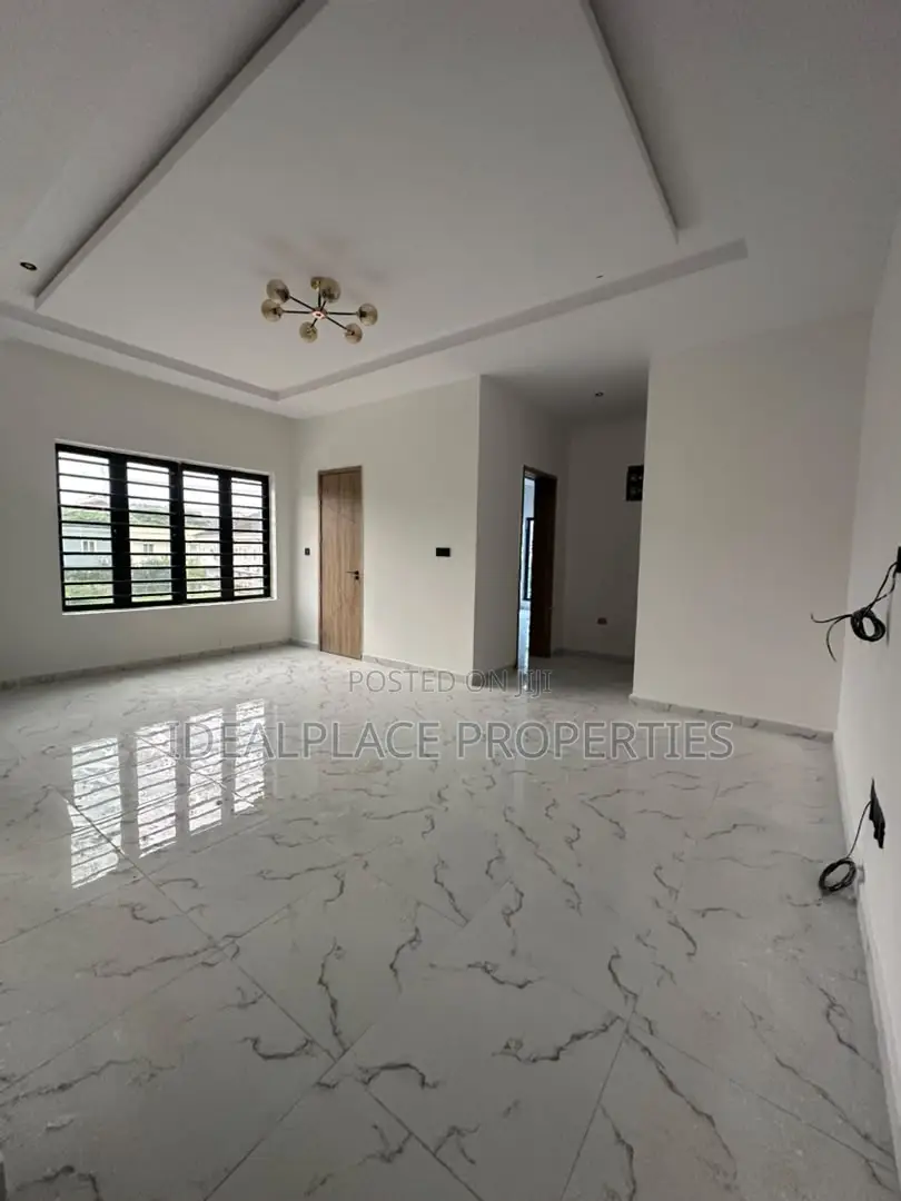 2bdrm Apartment in Lekki Phase 1 for sale