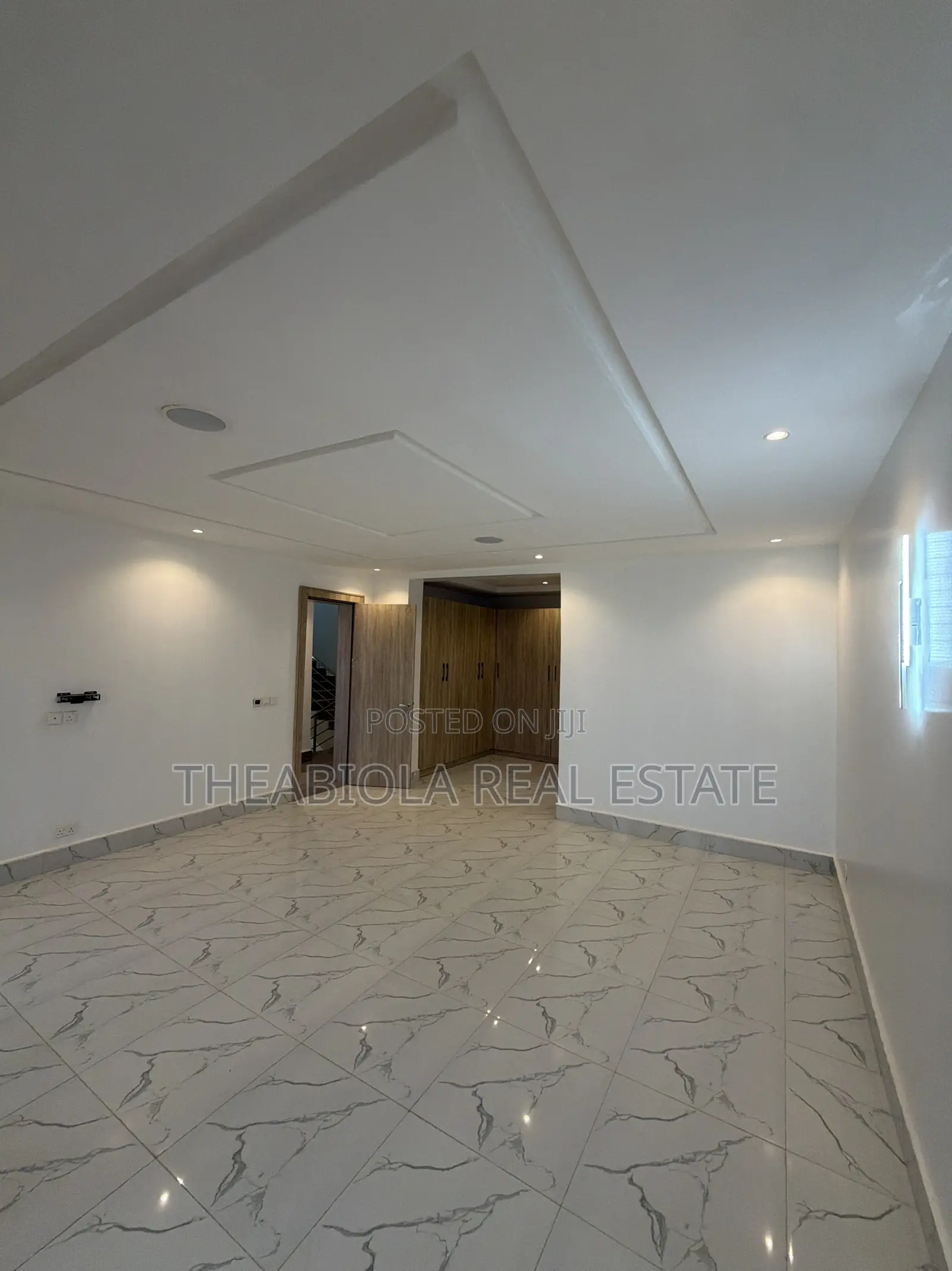 5bdrm Townhouse / Terrace in In A Beautiful Mini for rent