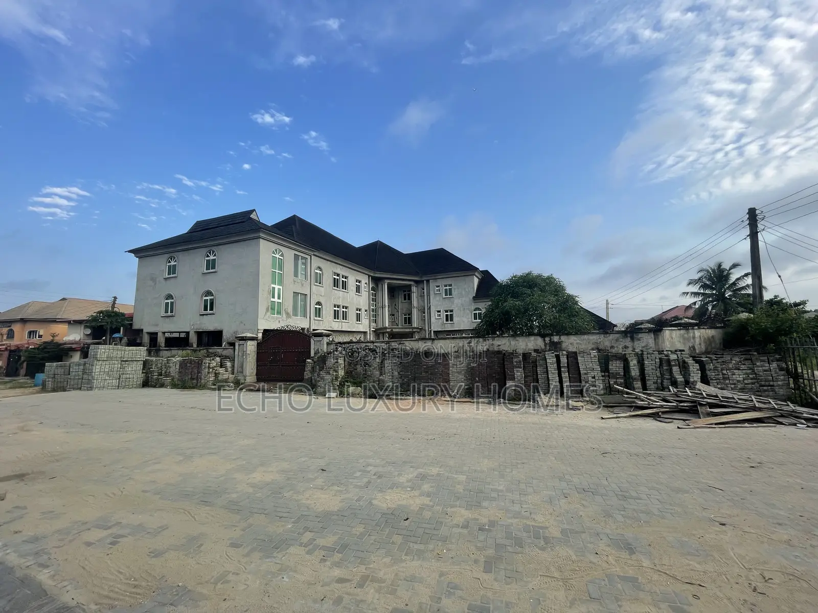 20bdrm Maisonette in Festac for sale