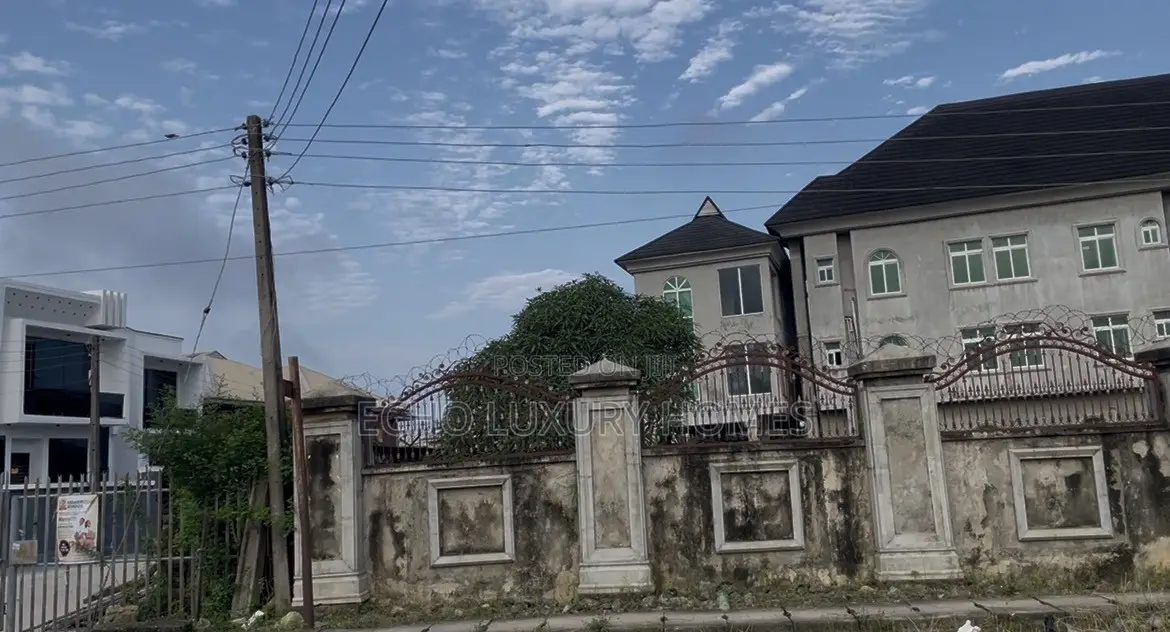 20bdrm Maisonette in Festac for sale