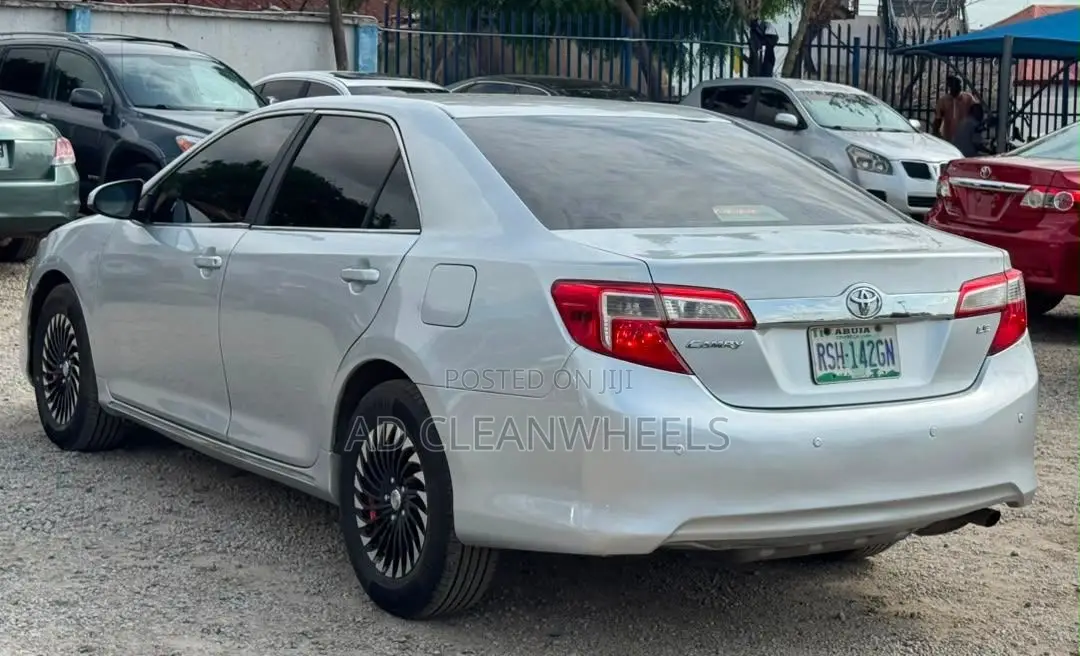 Toyota Camry LE 4dr Sedan (2.5L 4cyl 6A) 2013 Silver