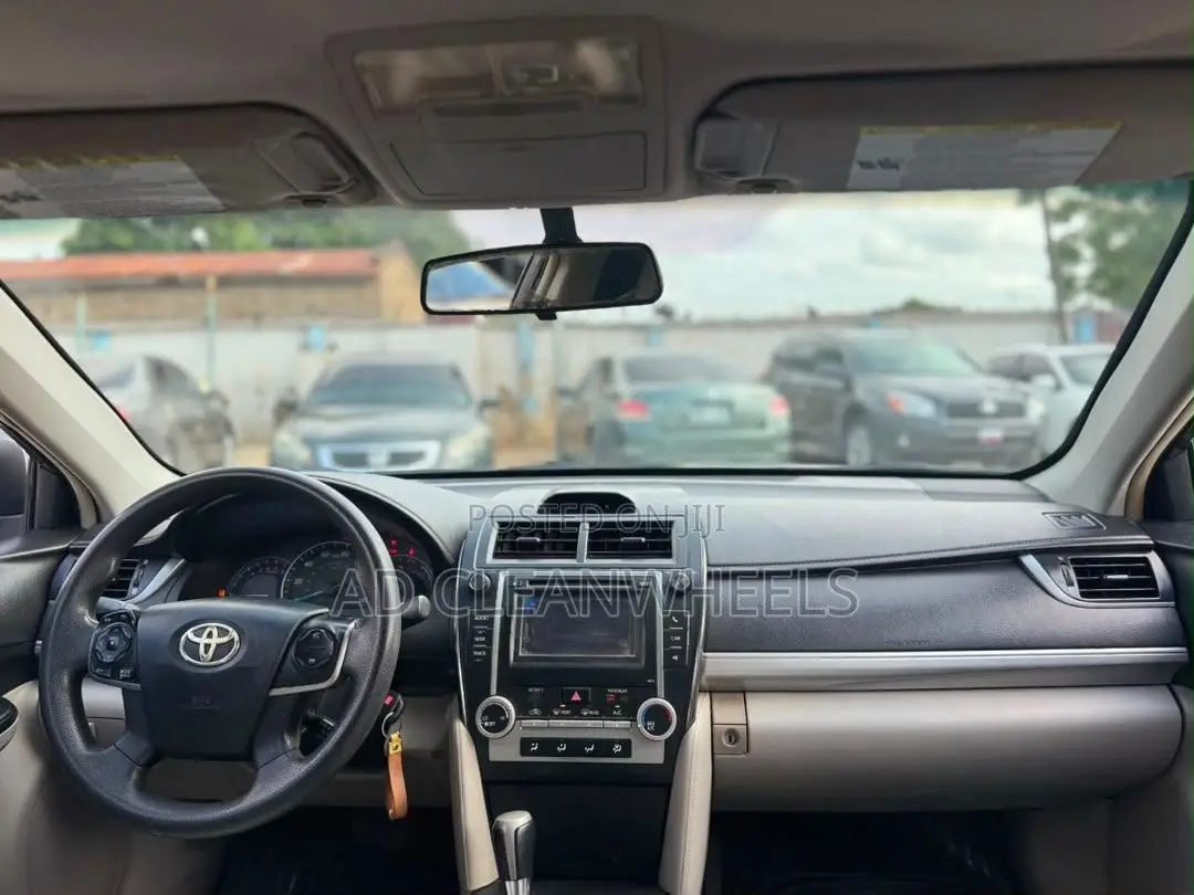 Toyota Camry LE 4dr Sedan (2.5L 4cyl 6A) 2013 Silver