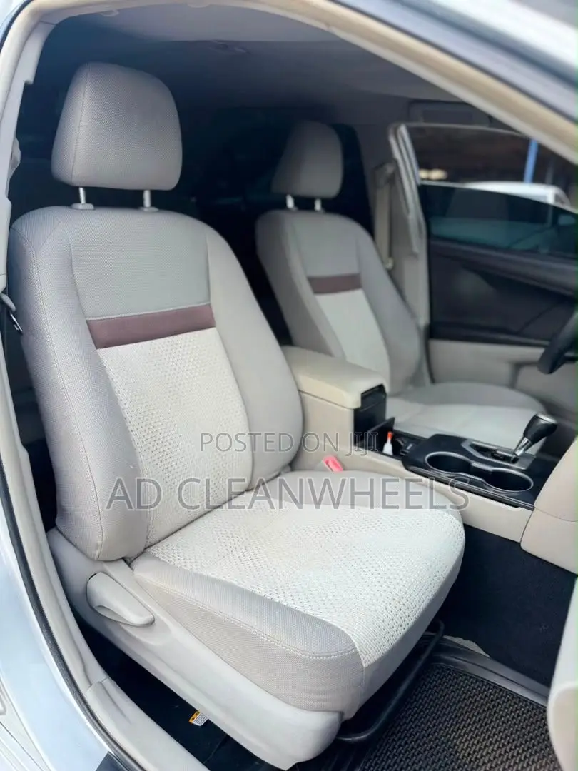 Toyota Camry LE 4dr Sedan (2.5L 4cyl 6A) 2013 Silver