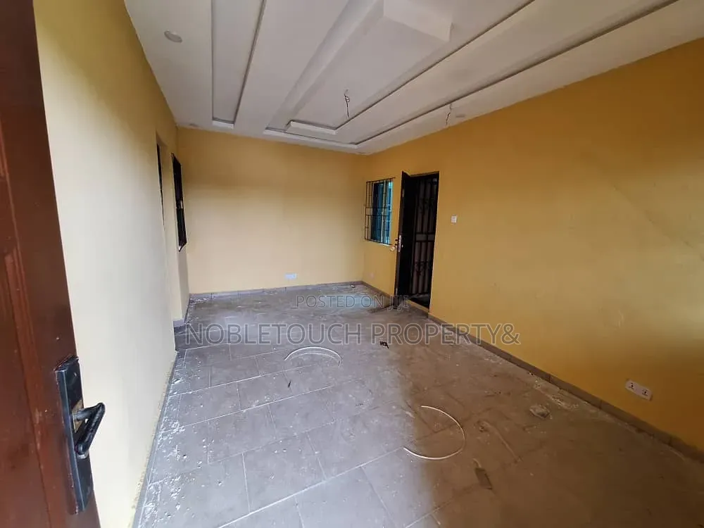 Well Maintained 5bedroom Bungalow Alone Fence and Gate