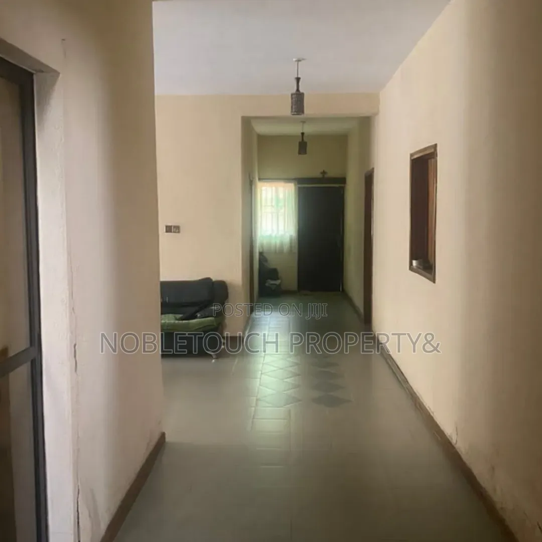 Well Maintained 5bedroom Bungalow Alone Fence and Gate