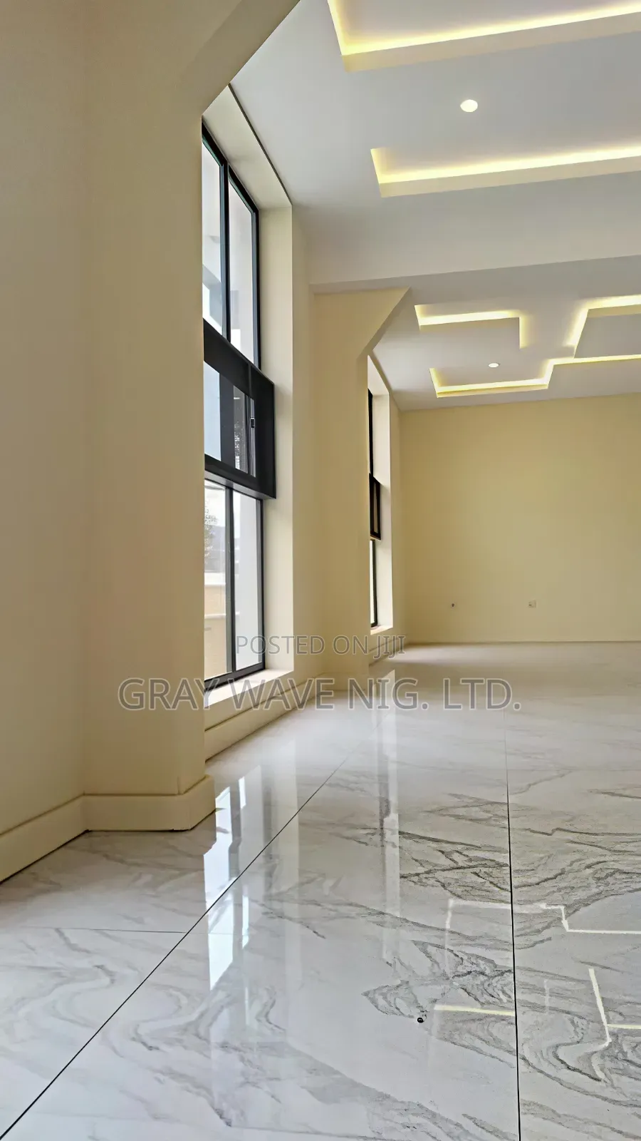 Spacious Shop/Office Space