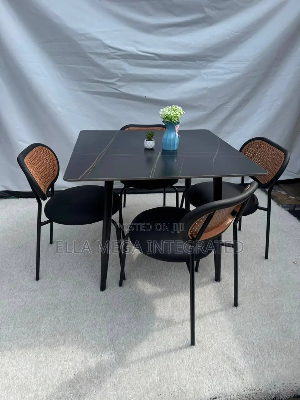 Dinning With 4 Seaters Chair