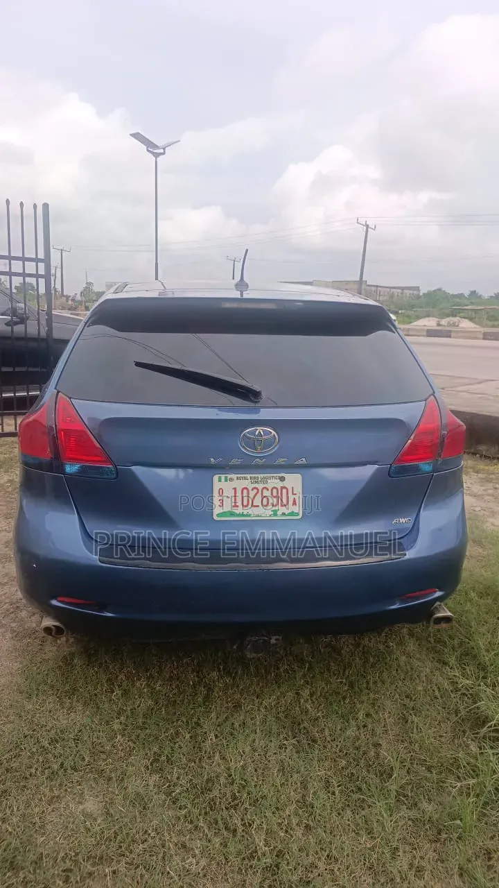 Toyota Venza 2010 Blue