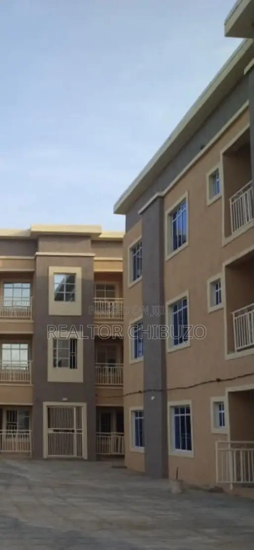3bdrm Block of Flats in Abuja Top Realty, FHA for sale