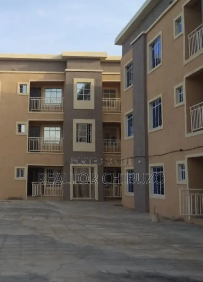 3bdrm Block of Flats in Abuja Top Realty, FHA for sale