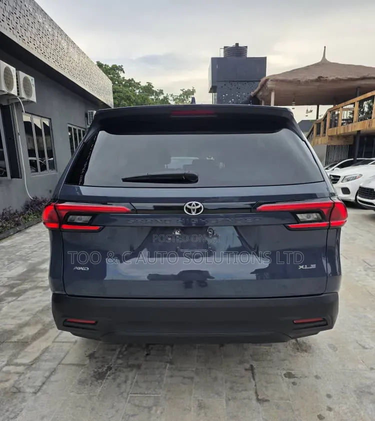 Toyota Grand Highlander 2026 Blue
