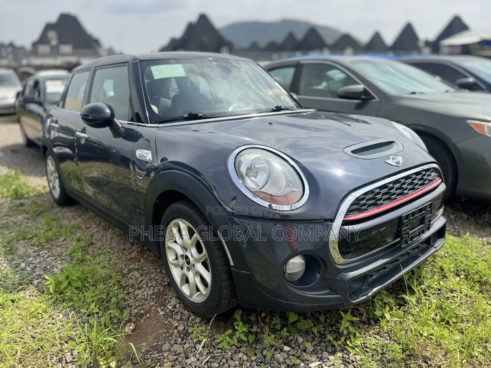 Mini Cooper S 4dr Hatchback (2.0L 4cyl Turbo 6M) 2015 Gray