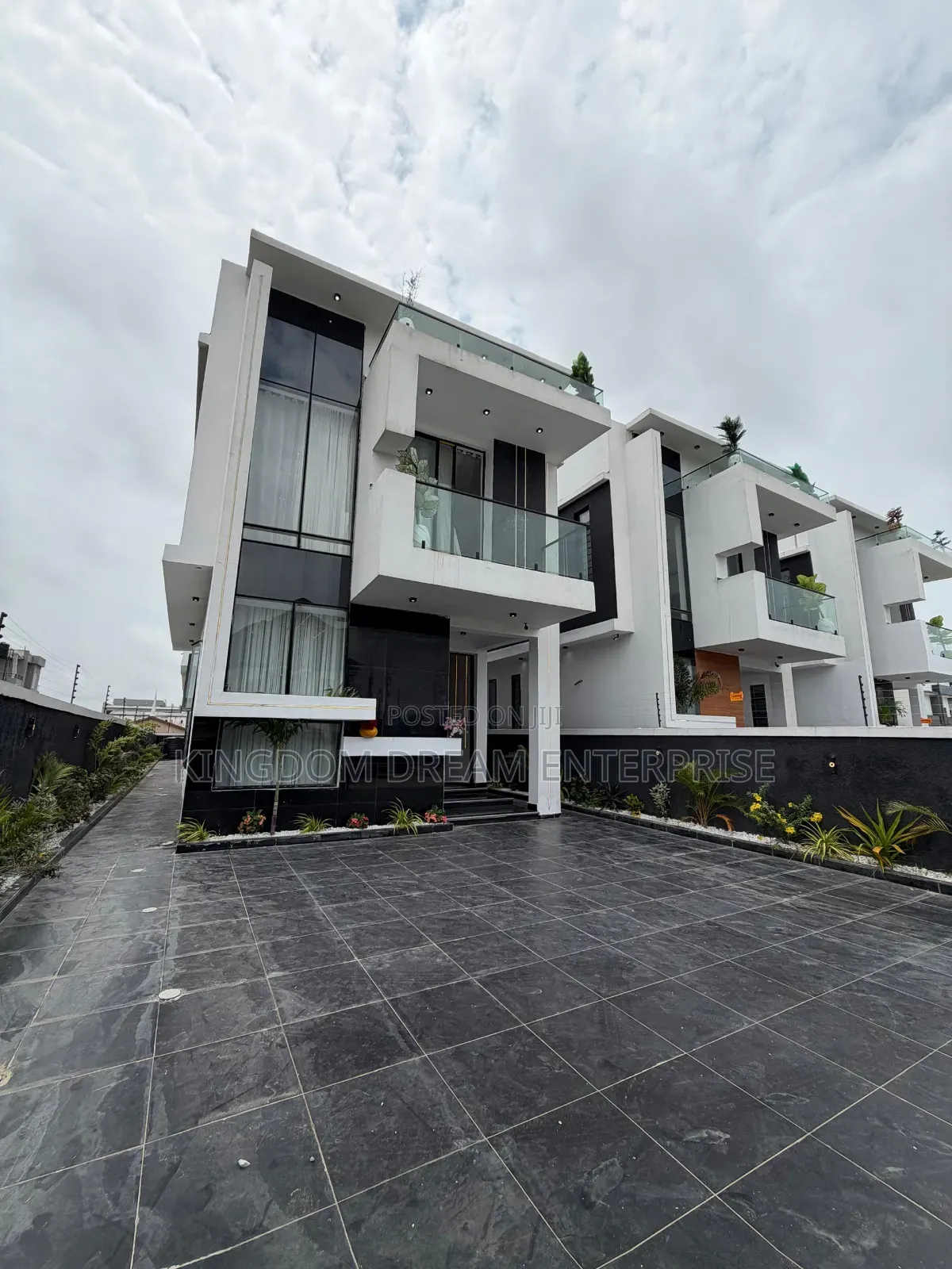 5bdrm Duplex in Ologolo Lekki Lagos for sale