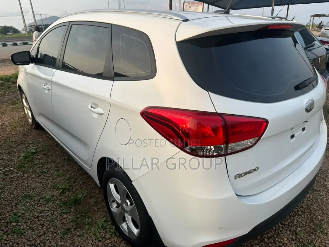 Kia Rondo 2016 White