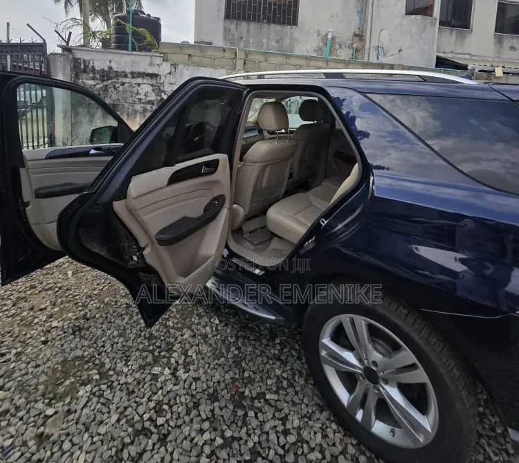 Mercedes-Benz M Class 2012 Blue