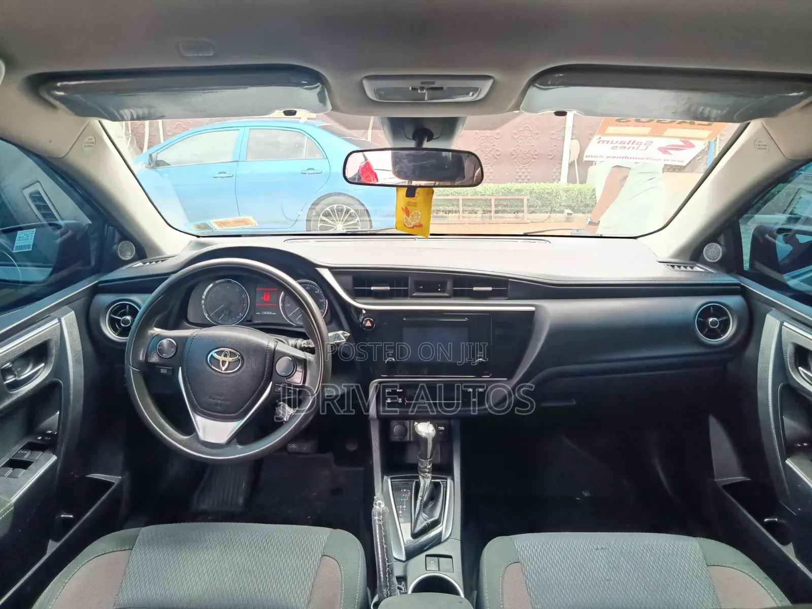 Toyota Corolla LE (1.8L 4cyl 2A) 2018 Gray
