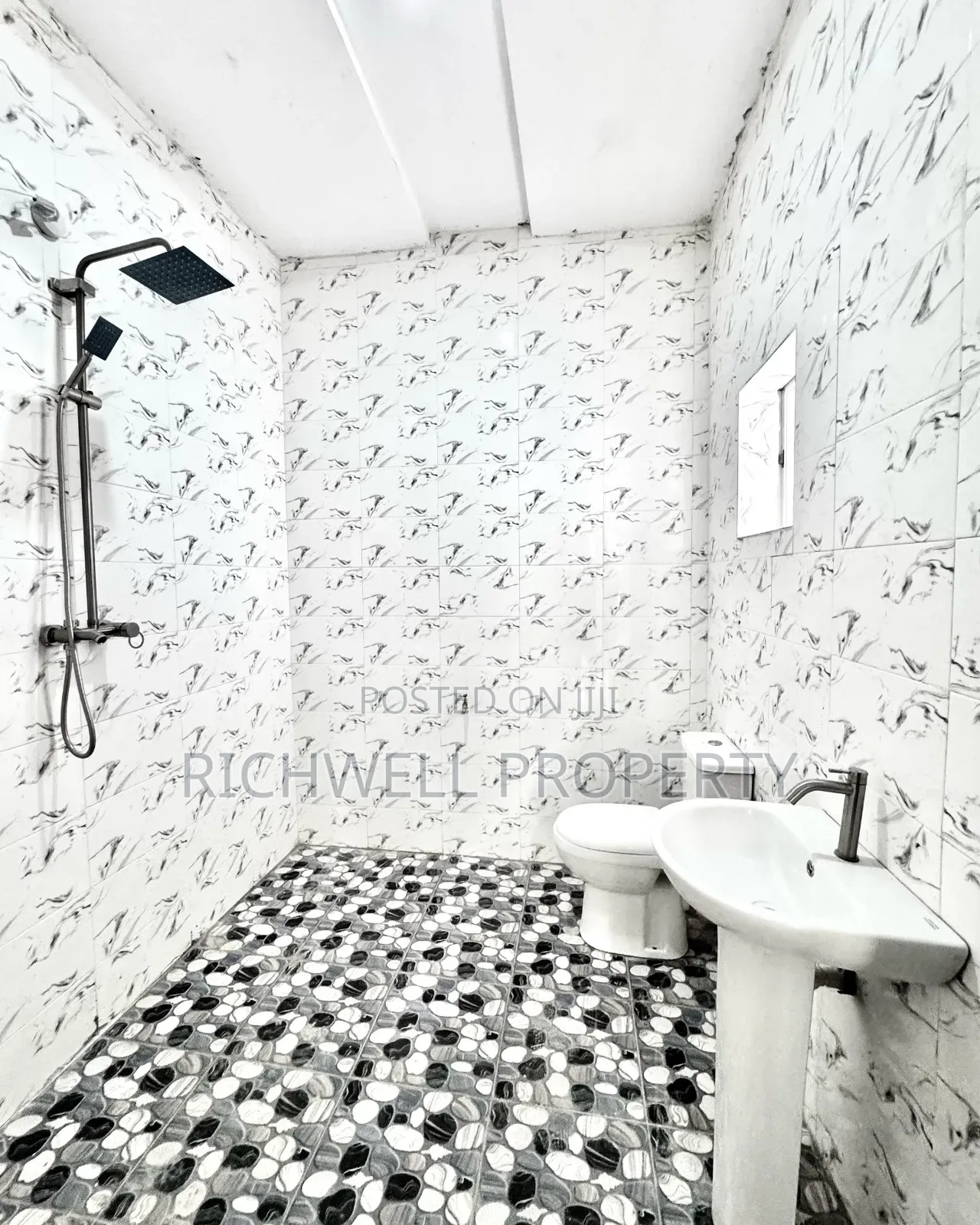 3bdrm Duplex in Kolapo Ishola Estate, Alalubosa for rent