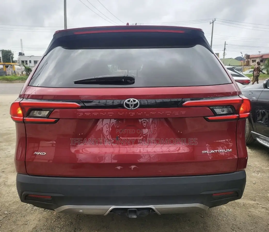 Toyota Highlander Platinum FWD 2024 Red