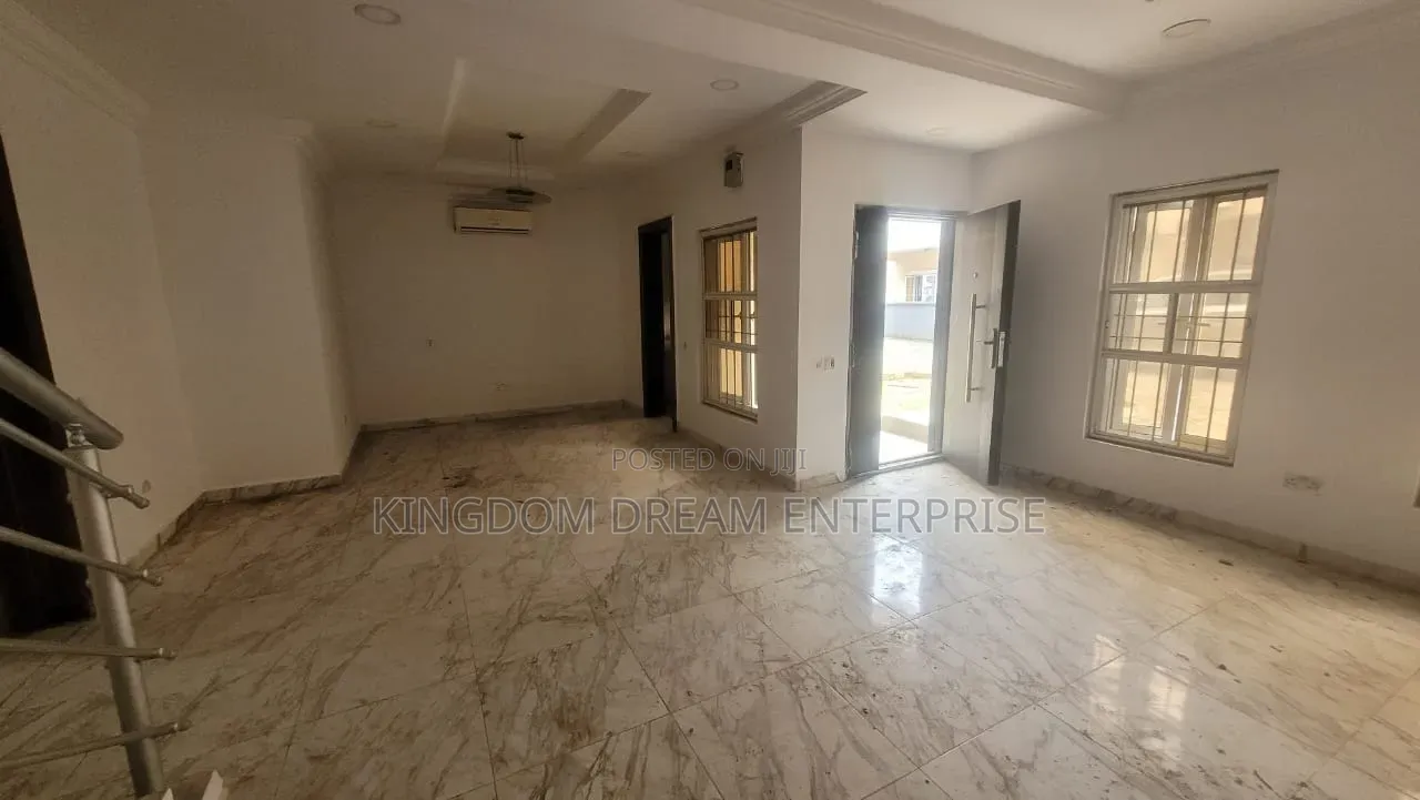 4bdrm Duplex in Ikate Lekki Lagos for rent