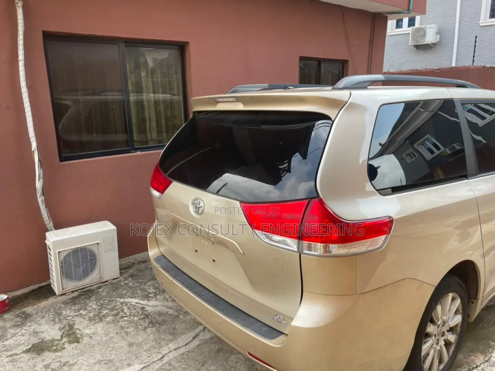 Toyota Sienna Limited AWD 7-Passenger 2013 Gold