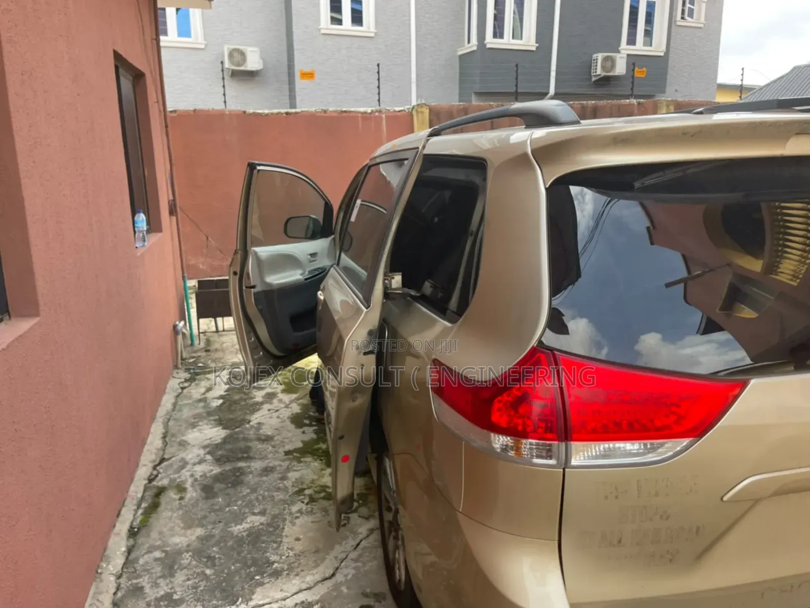 Toyota Sienna Limited AWD 7-Passenger 2013 Gold
