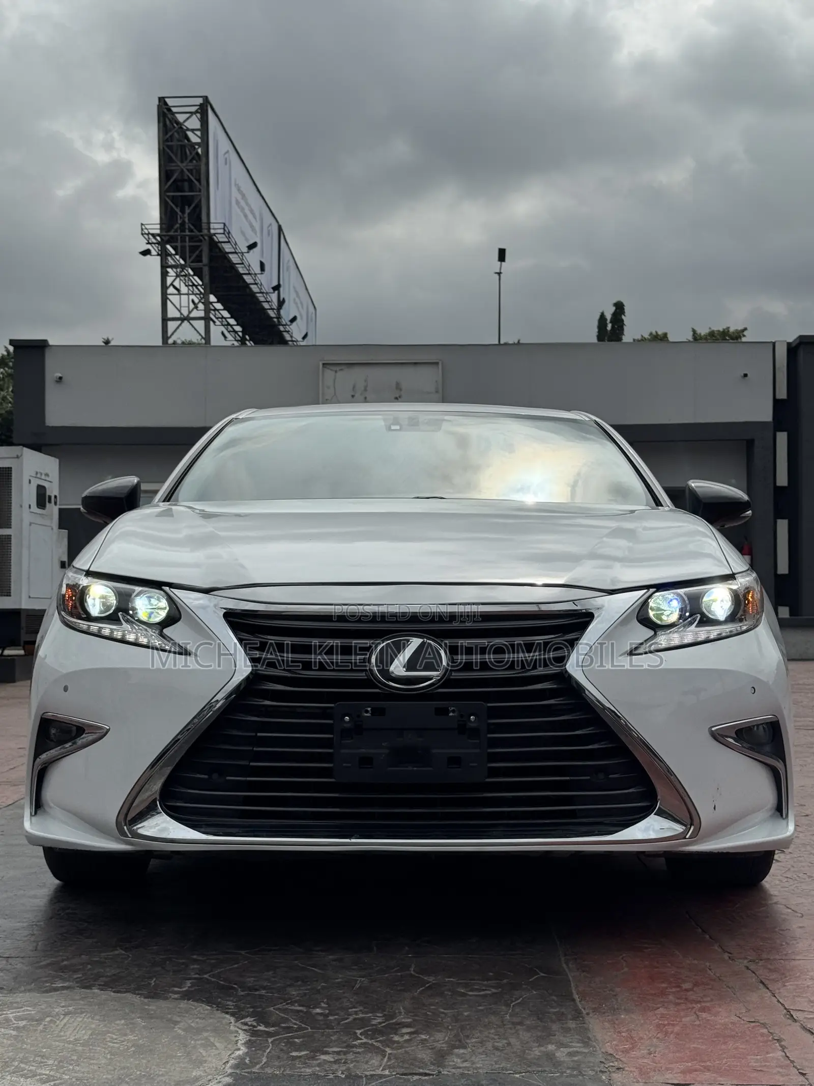Lexus ES 350 FWD 2015 White
