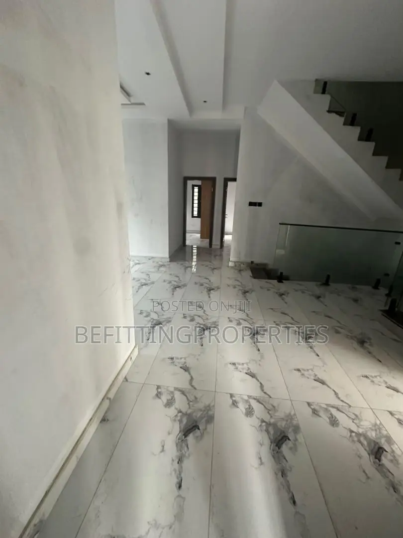 5bdrm Duplex in Gbagada for sale