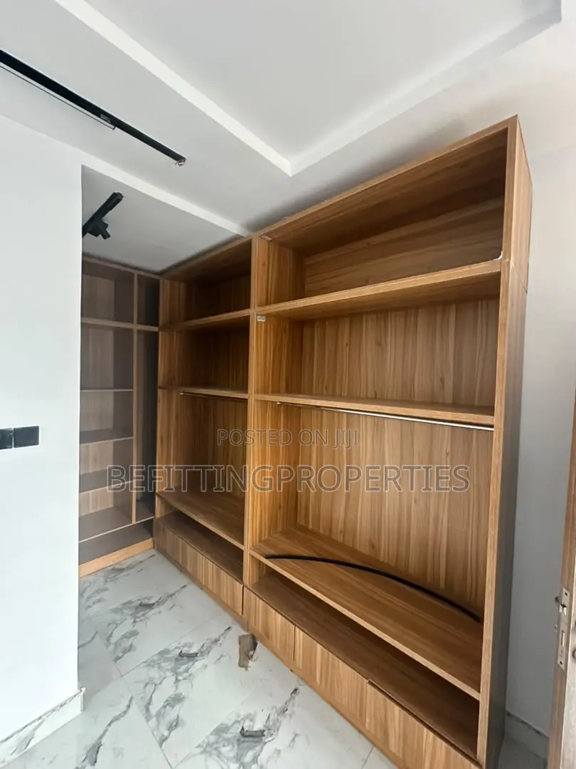 5bdrm Duplex in Gbagada for sale