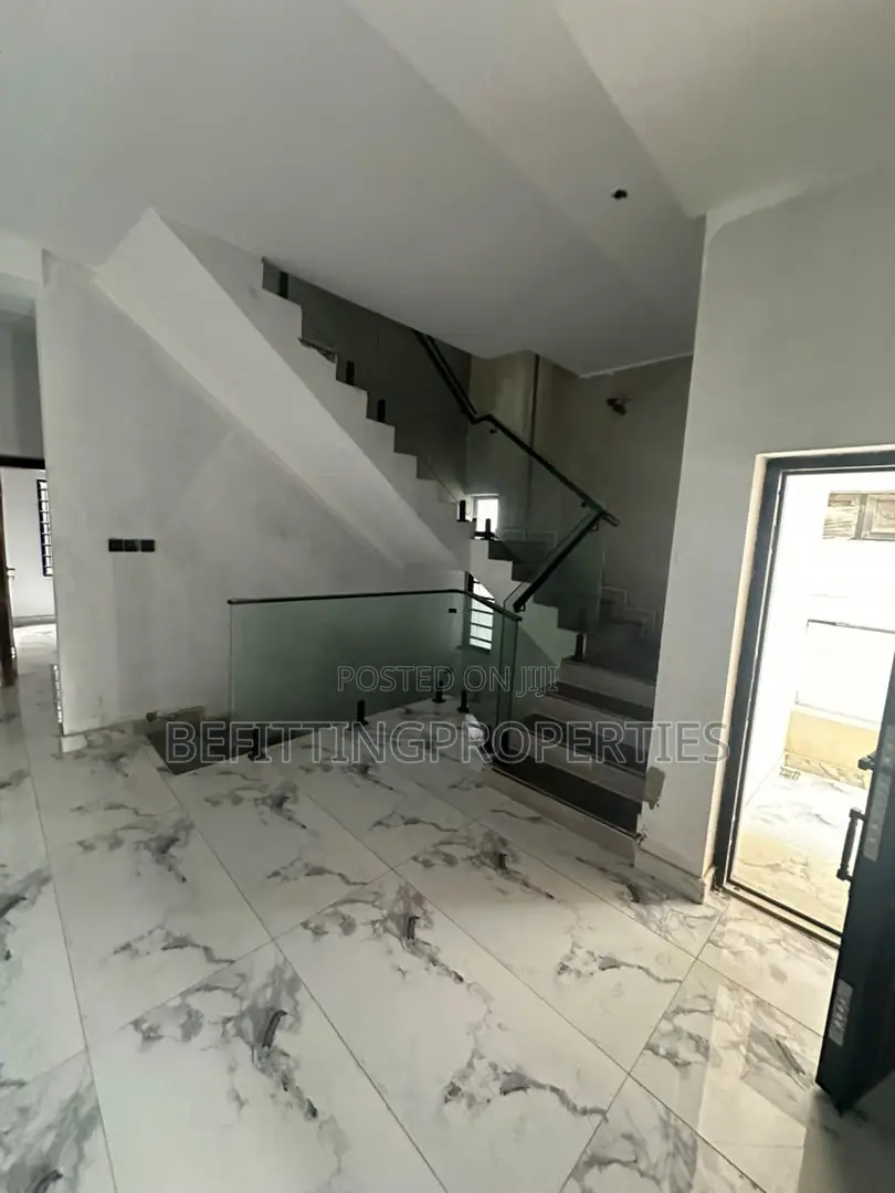 5bdrm Duplex in Gbagada for sale