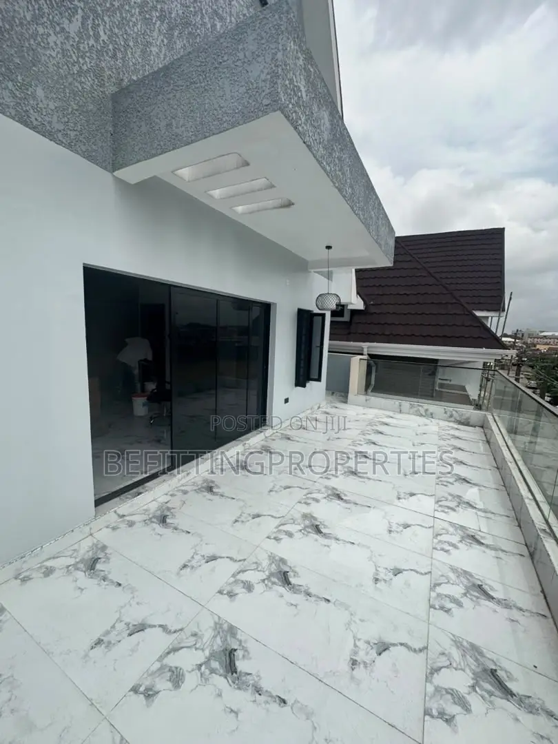 5bdrm Duplex in Gbagada for sale